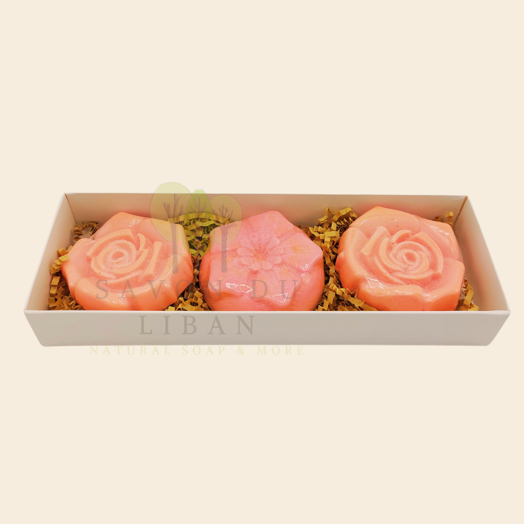 Let the spirit of Beirut bloom in every gesture. Ward Beirut is a beautifully curated gift box (23 x 8 x 3.5 cm) featuring three handcrafted glycerin soaps, each molded into delicate pink flowers.