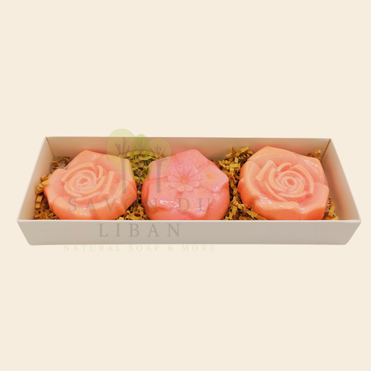 Let the spirit of Beirut bloom in every gesture. Ward Beirut is a beautifully curated gift box (23 x 8 x 3.5 cm) featuring three handcrafted glycerin soaps, each molded into delicate pink flowers.