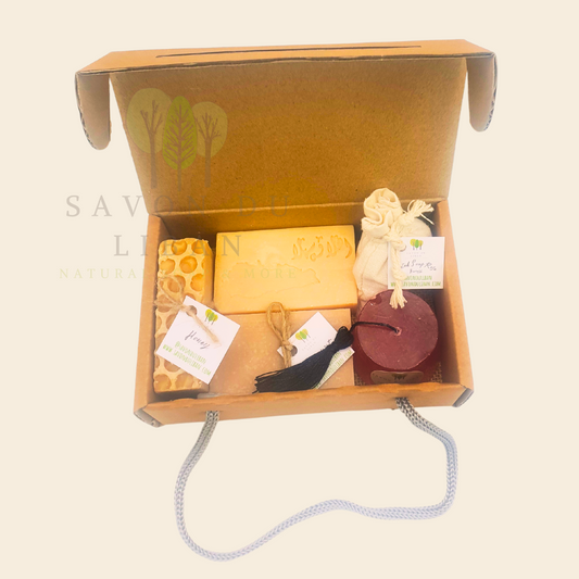Tradition’s Touch gift box with Lebanese soaps and ribbon handle. Handmade by Savon Du Liban, it includes engraved soap, 2 soap bars, a tarboosh soap and a grated soap bag, all in kraft box with handle.