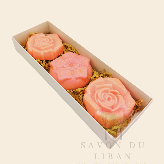 Let the spirit of Beirut bloom in every gesture. Ward Beirut is a beautifully curated gift box (23 x 8 x 3.5 cm) featuring three handcrafted glycerin soaps, each molded into delicate pink flowers.