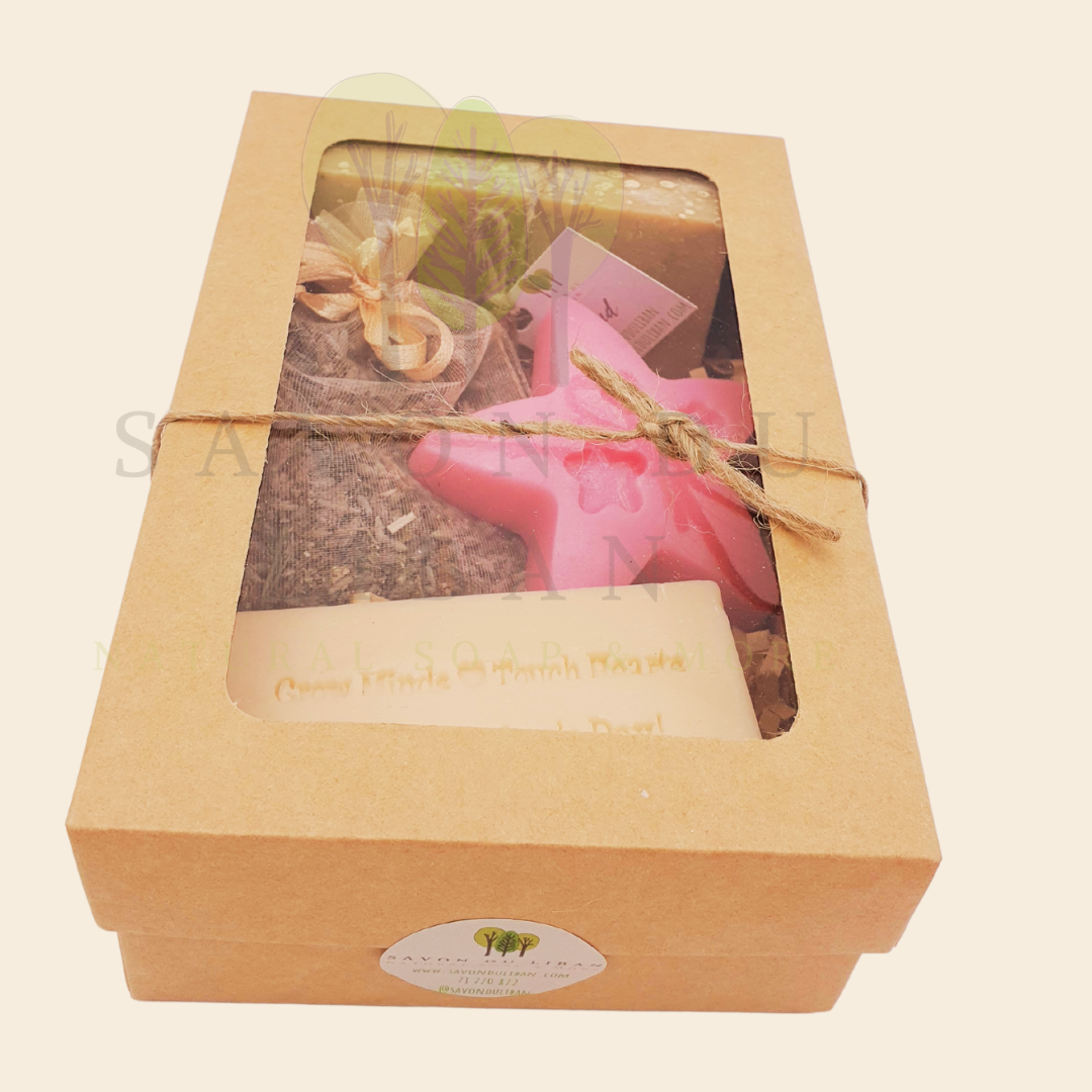 Teacher's Charming Set – Natural soap, stamped musk soap, star soap, and lavender buds in a 15x10x5 cm Kraft box.