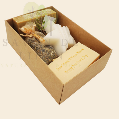 Teacher's Charming Set – Natural soap, stamped musk soap, star soap, and lavender buds in a 15x10x5 cm Kraft box.