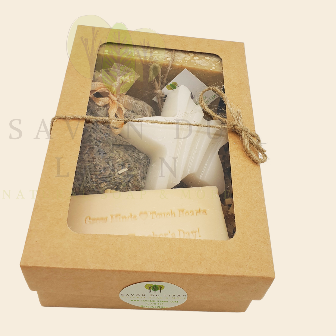 Teacher's Charming Set – Natural soap, stamped musk soap, star soap, and lavender buds in a 15x10x5 cm Kraft box.